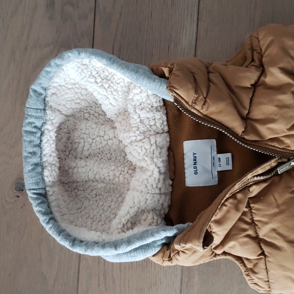 3/$18 - Old Navy Hooded Vest 12-18 mos - Picture 2 of 4